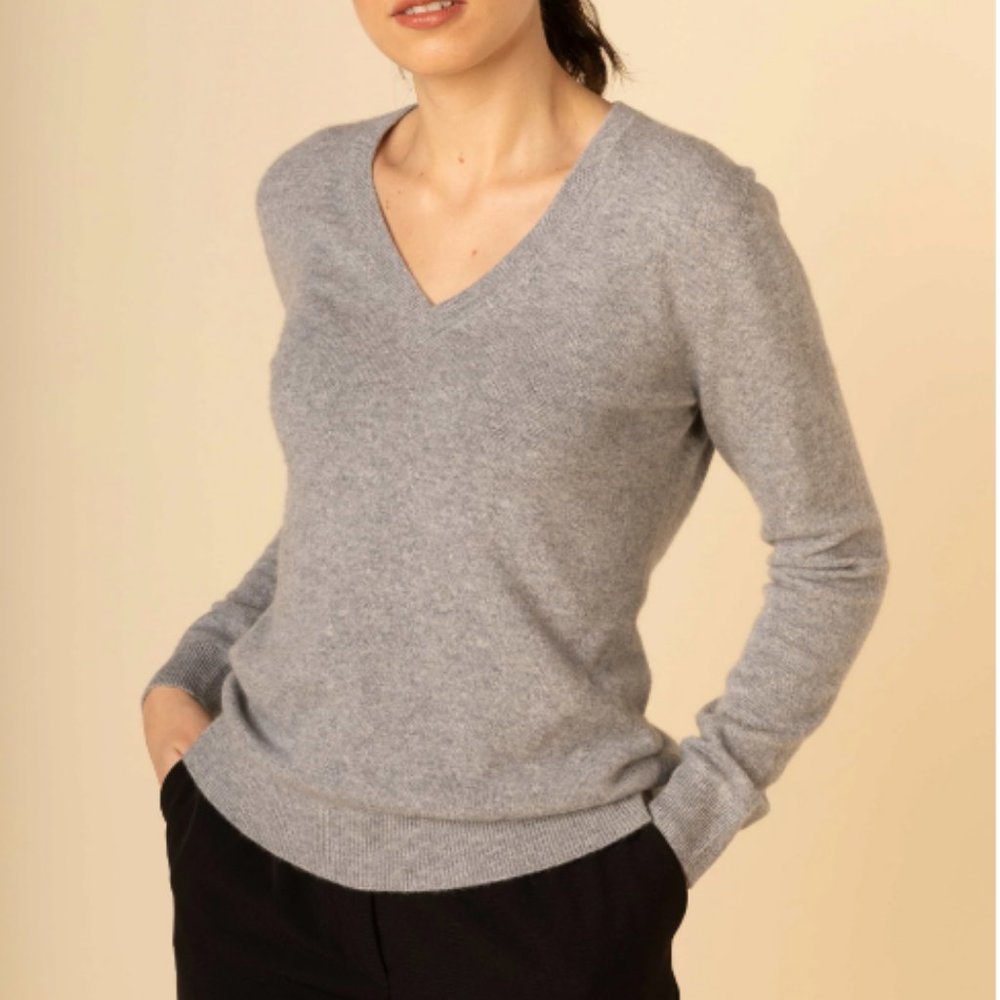 Prologue V-Neck Sweater Grey